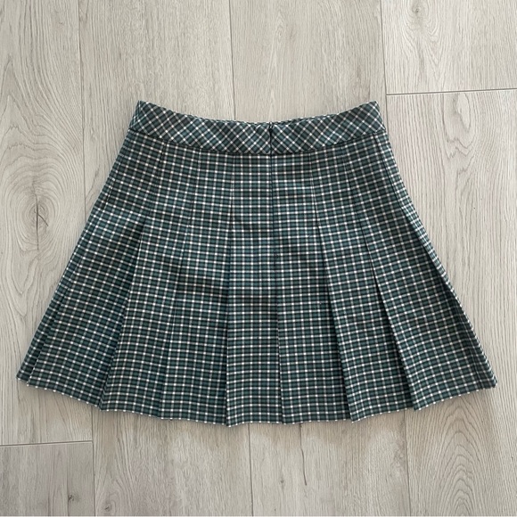 Aritzia Sunday Best Olive Pleated Skirt Plaid - Picture 7 of 7